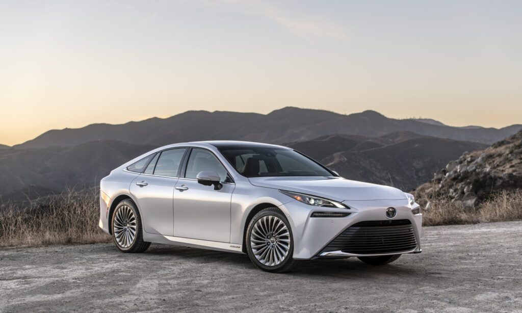 Toyota Offers Incentives for Mirai Hydrogen Fuel Cell Vehicle